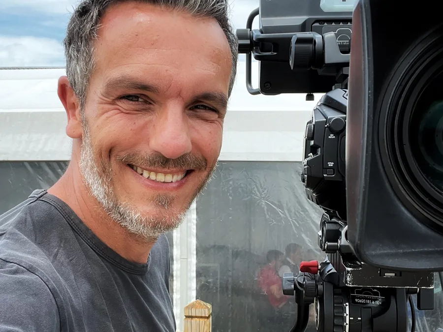 Ron achter de camera in de studio in Breda